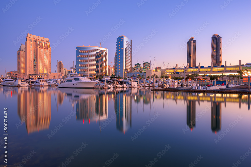 Fototapeta premium San Diego, California, USA Downtown City Skyline at Dusk