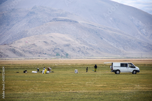Quadro em tela life of syrian refugees in syria mountain