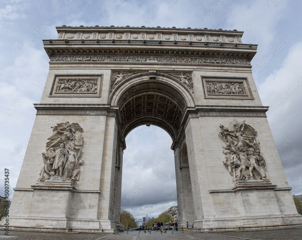 Paris, France, Europe: the Triumphal Arch of the Star (Arc de Triomphe de l'Etoile), one of the most famous monuments of Paris, at the western end of the Champs Elysees in Place Charles de Gaulle 