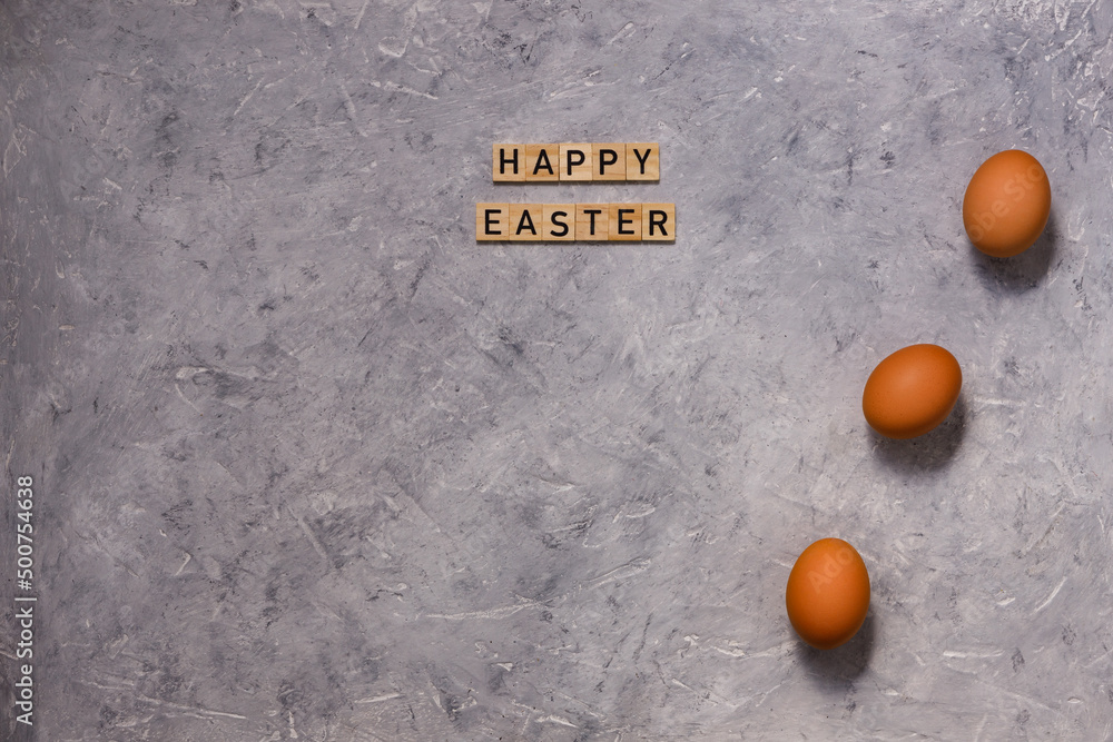 Jajka ułożone w rzędzie ze słowem Wielkanoc - obrazy, fototapety, plakaty 