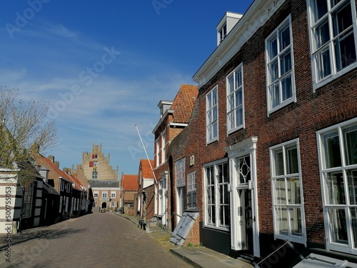 Straße in dem historischen Städtchen Veere, Niederlande
