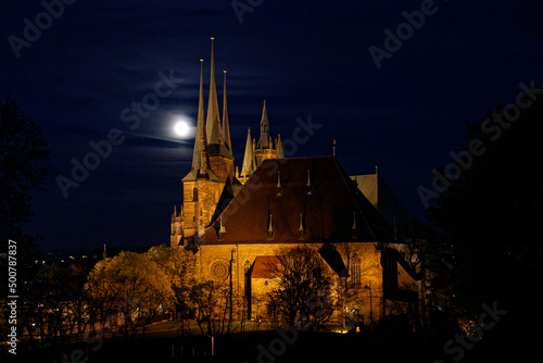 church in the night © MarekLuthardt