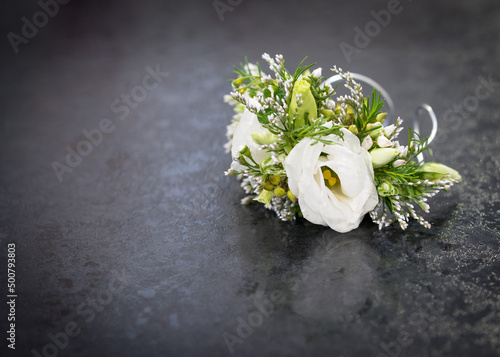White flower wrist corsage Fototapet
