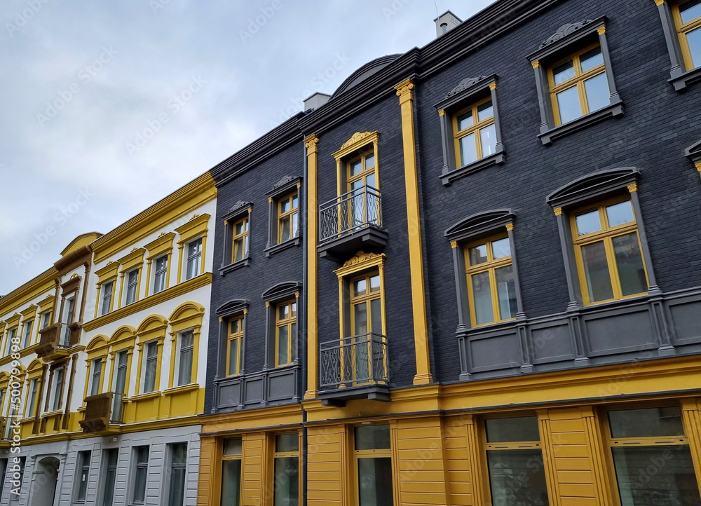 Fototapeta premium nowo zrewitalizowane budynki - łódzka architektura