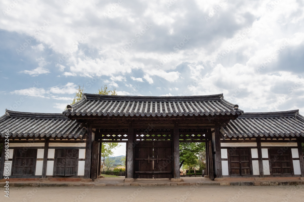 A view of the main gate of a traditional Korean house