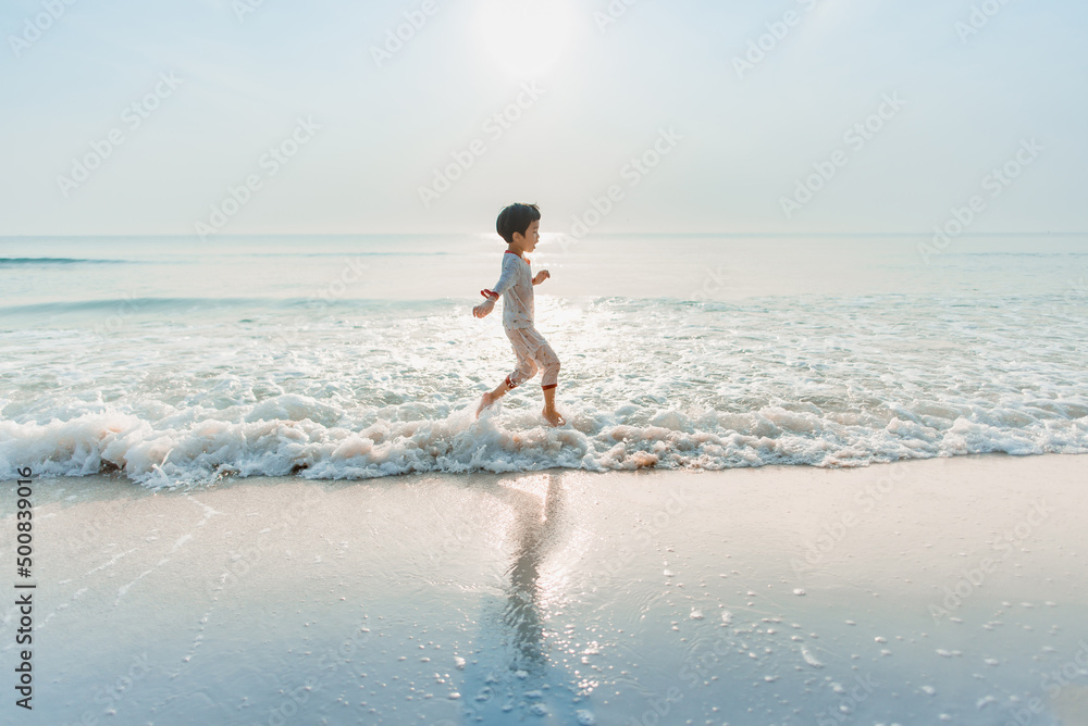 The boy ran to the sea in the morning while still wearing pajamas. The boy ran to the sea in the morning while still wearing pajamas.