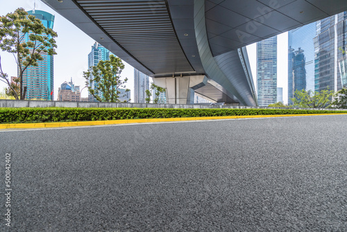 Canvas Print empty asphalt road with shanghai city skyline background in china