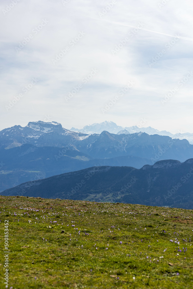 Le Mont Blanc en France depuis la station de Semnoz proche d'Annecy