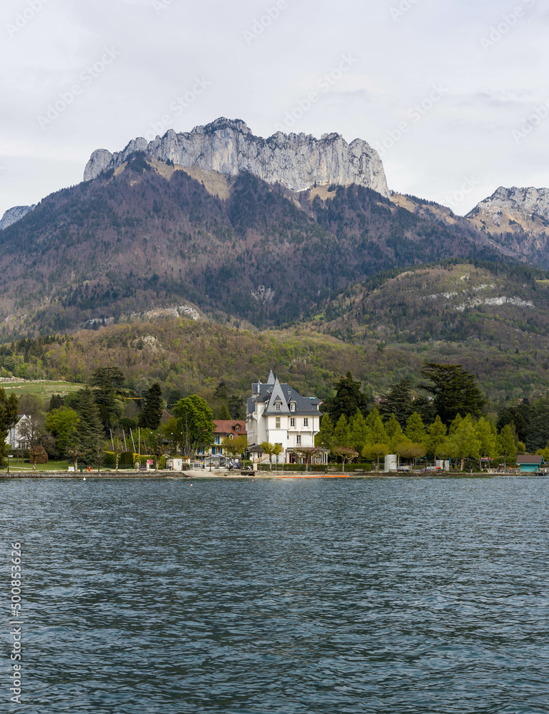 Fototapeta premium Paysage du lac d'Annecy en Savoie France