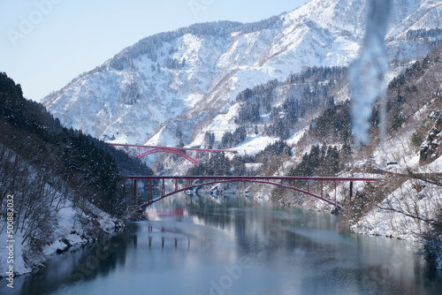 庄川峡に架かる長崎橋と利賀大橋
