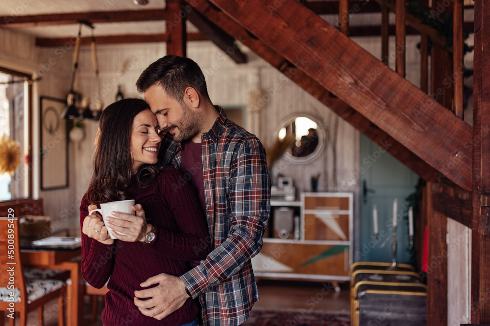 Obraz premium Couple in love, smiling and hugging each other.