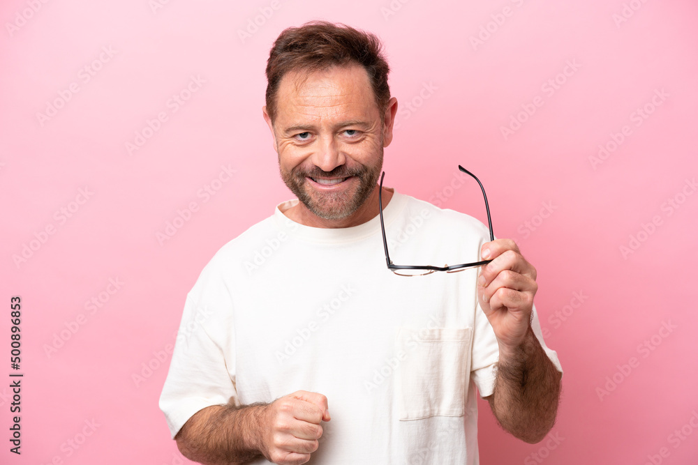 Middle age caucasian man isolated on pink background With glasses with happy expression Middle age caucasian man isolated on pink background With glasses with happy expression
