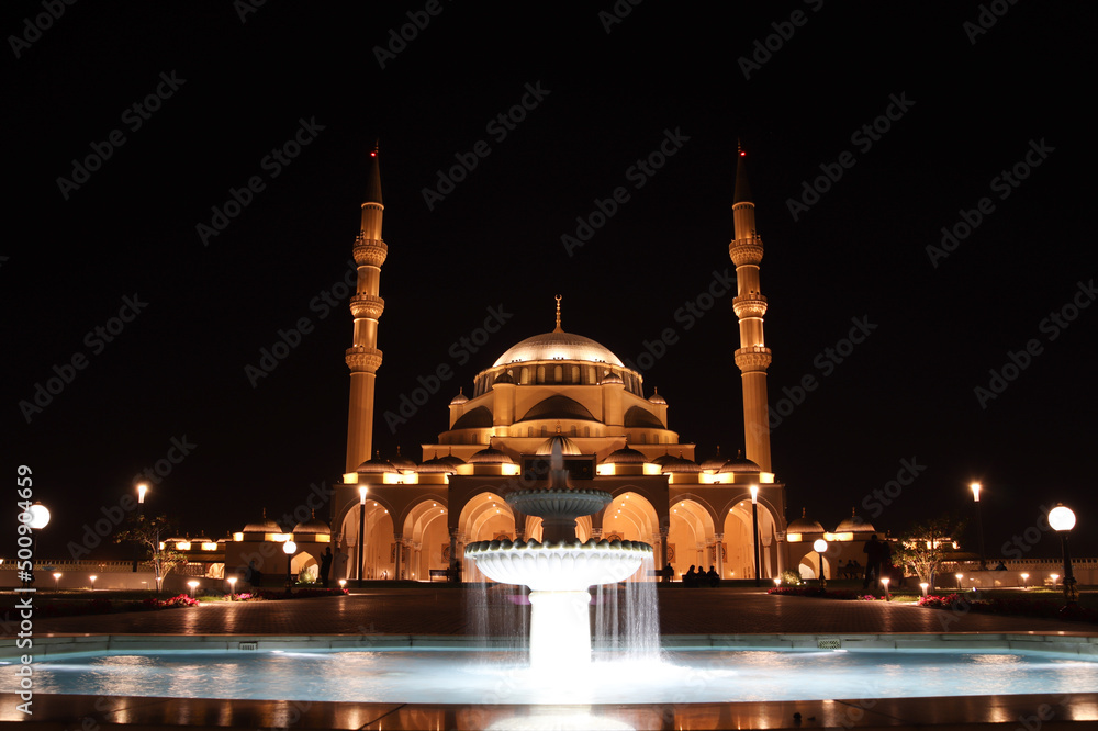 Obraz premium lighted up sharjah mosque in night , UAE