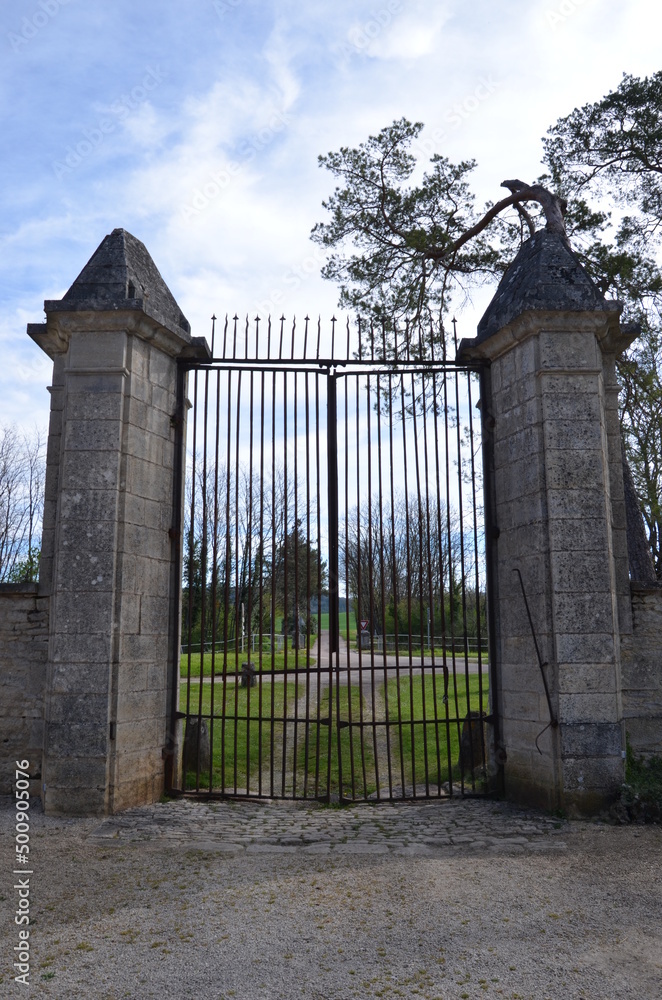 Grille d'entrée de la grande forge de Buffon