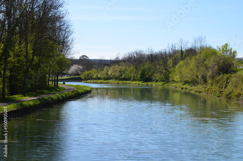 Paysage canal de Bourgogne navigation plaisance