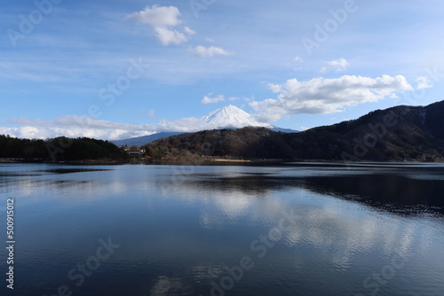 A scene of Sai-ko Lake, one of the Five Lakes at the foot of Mt.Fuji in Minamitsuru-gun County in Yamanashi Prefecture in Japan 日本の山梨県南都留郡にある富士五湖の一つ西湖の風景