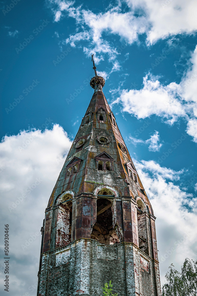 Fototapeta premium the interior of an abandoned church