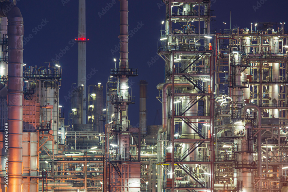 Distillation tower oil refinery and plant of petrochemistry industry Distillation tower oil refinery and plant of petrochemistry industry