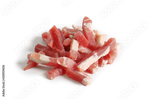 lardons sur fond blanc, viande de porc