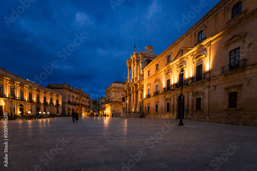 Fototapeta Naklejka Na Ścianę i Meble -  Piazza del Duomo of Syracuse, Ortigia, in the evening