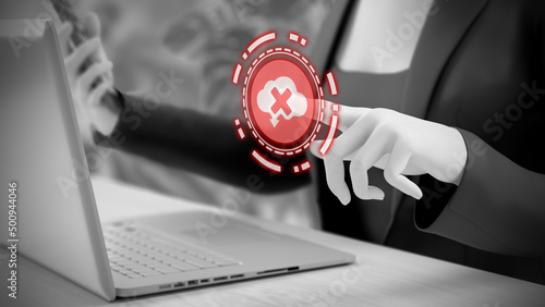 Un Femme essaye d'accéder à un service cloud dont l'accès est refusé. Rendu 3D