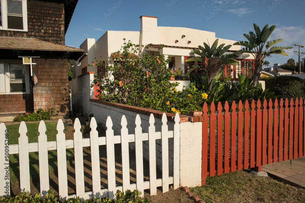 Detached houses with garden behind its fence in Orange Ave, Coronado Island, San Diego