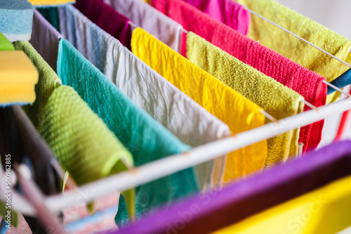 Foto Different types and vibrant  colors of micro fiber cleaning clothes and sponges