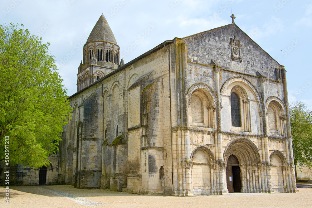 Abbaye aux dames  - Ancienne abbaye bénédictine située à Saintes, en Charente-Maritime en France.