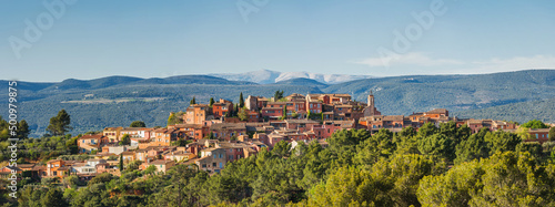 Blick auf Roussillon (Vaucluse), Provence, Frankreich photo