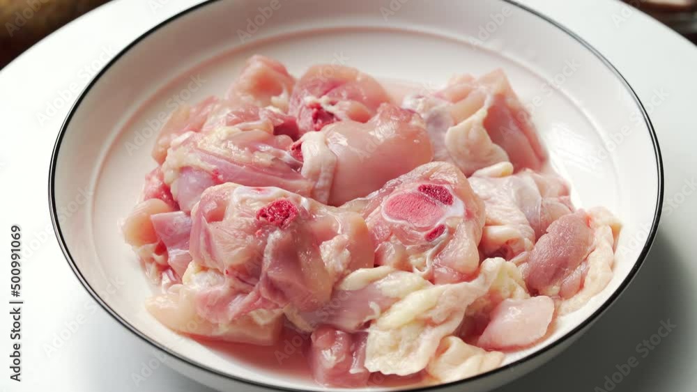 Internet celebrity, cooking process of takeaway food yellow braised chicken Internet celebrity, cooking process of takeaway food yellow braised chicken