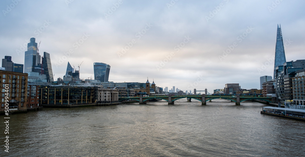 London, Thames river and sights 