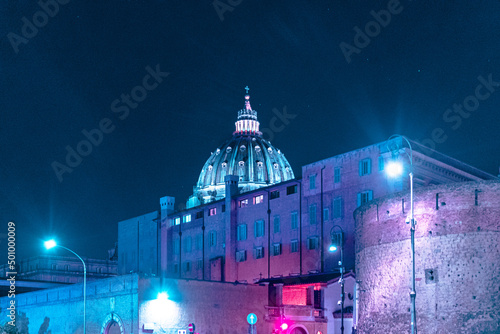 Iglesia católica vaticano semana santa papa francisco noche colores 2022  photo