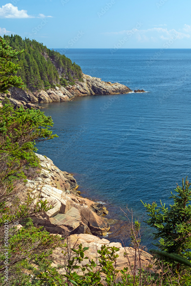 Obraz premium Quiet Cove on a Rocky Coastline