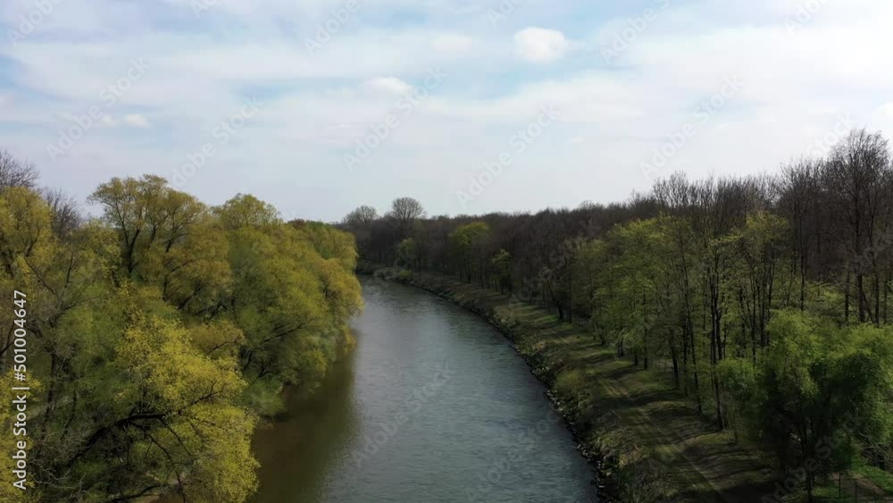 Drohnenflug an der Iller bei Neu-Ulm bei schönem Wetter Drohnenflug an der Iller bei Neu-Ulm bei schönem Wetter