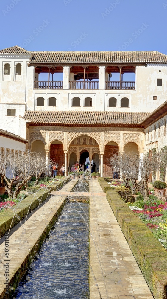 Fototapeta premium jardins du palais de l'Alhambra et du palais de Generalife en Andalousie au sud de l'Espagne