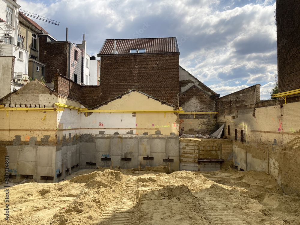 Urbaner Wohnungsbau, Baugrube in Brüssel, Belgien