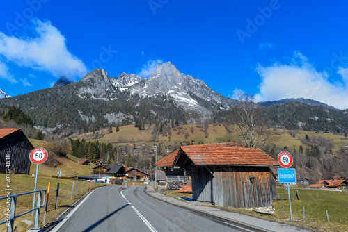 Route 11 in Reidenbach-Boltigen, Obersimmental (Kanton Bern, Schweiz) photo