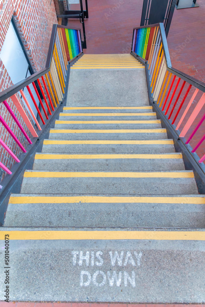 Obraz premium Outdoor concrete stairs with painted This Way Down note at the front in San Francisco, CA