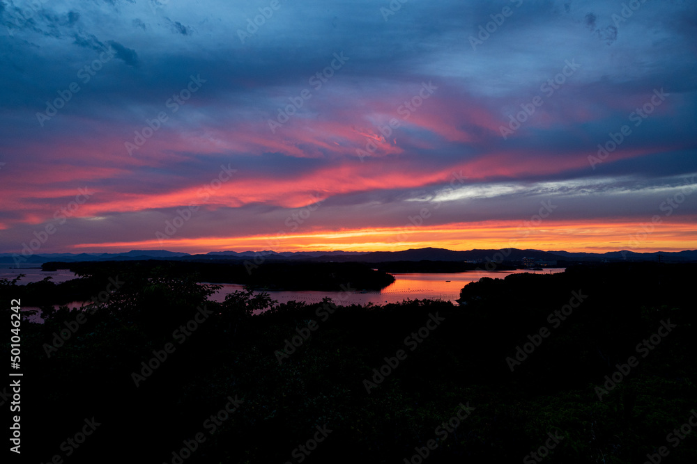 Obraz premium 展望台から望む英虞湾の夕日