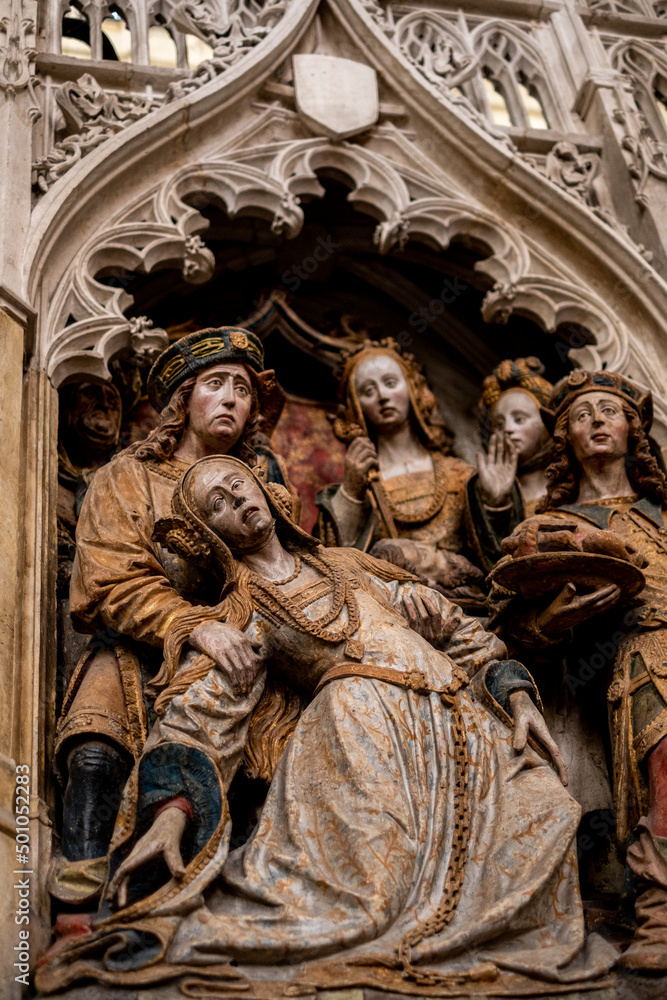Trauer und Ohnmacht einer Frau nach der Enthauptung von Johannes dem Täufer (Kathedrale Notre Dame d’Amiens, Frankreich)