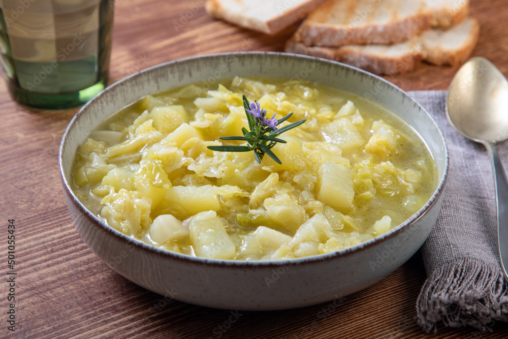 zuppa di cavolo verza e patate