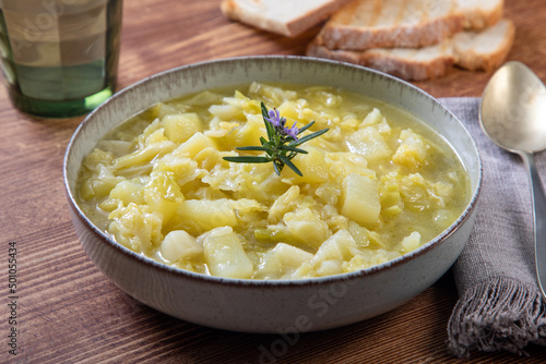 zuppa di cavolo verza e patate