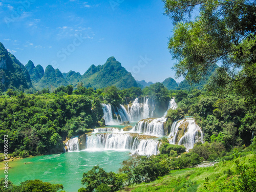 Fototapeta Naklejka Na Ścianę i Meble -  Scenery of the Trans-national Waterfall in Chongzuo Detian, Guangxi, China
