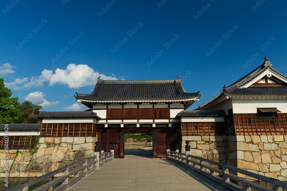 快晴の広島城　御門橋から二の丸表御門と平櫓(広島県広島市)