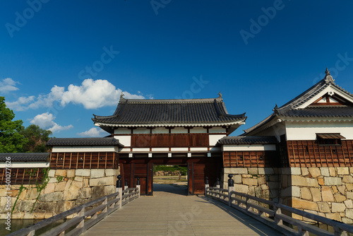快晴の広島城　御門橋から二の丸表御門と平櫓(広島県広島市)