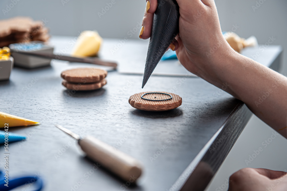 Preparation of handmade gingerbread, the process of decorating with cream. Preparation of handmade gingerbread, the process of decorating with cream.
