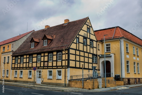 niesky, deutschland - stadtbild mit fachwerk