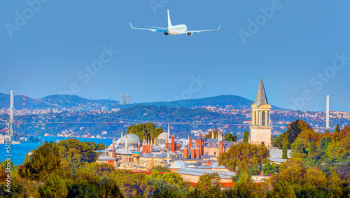 Photography Airplane flying above the Topkapi palace - Istanbul, Turkey