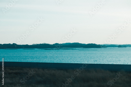 Obraz na płótnie 田舎の車窓から見える海 w salonie