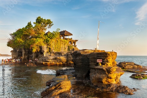 Photos Tanah Lot Temple, Bali, Indonesia.